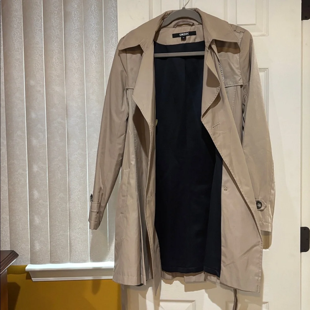 DKNY DOUBLE-BREASTED TRENCH COAT - Picture 5 of 5